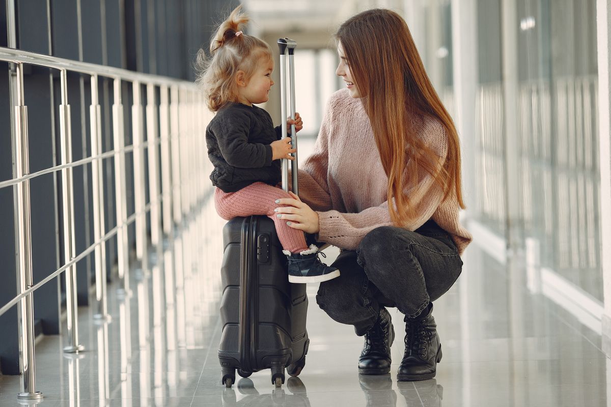 Family Flight Booking Guide: Booking for 4, 5, or 6+ Travelers