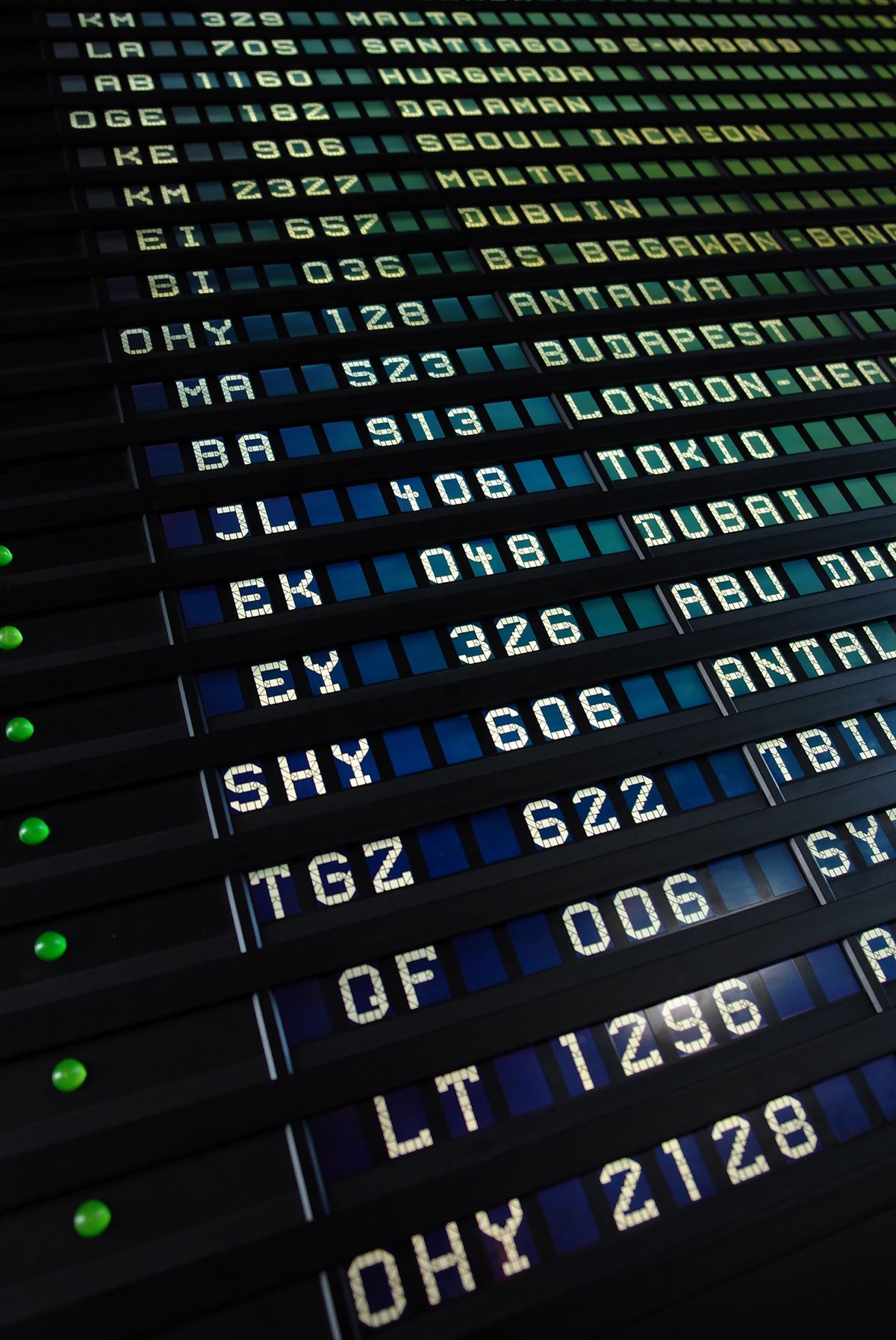How to Book a Last-Minute Flight by Phone