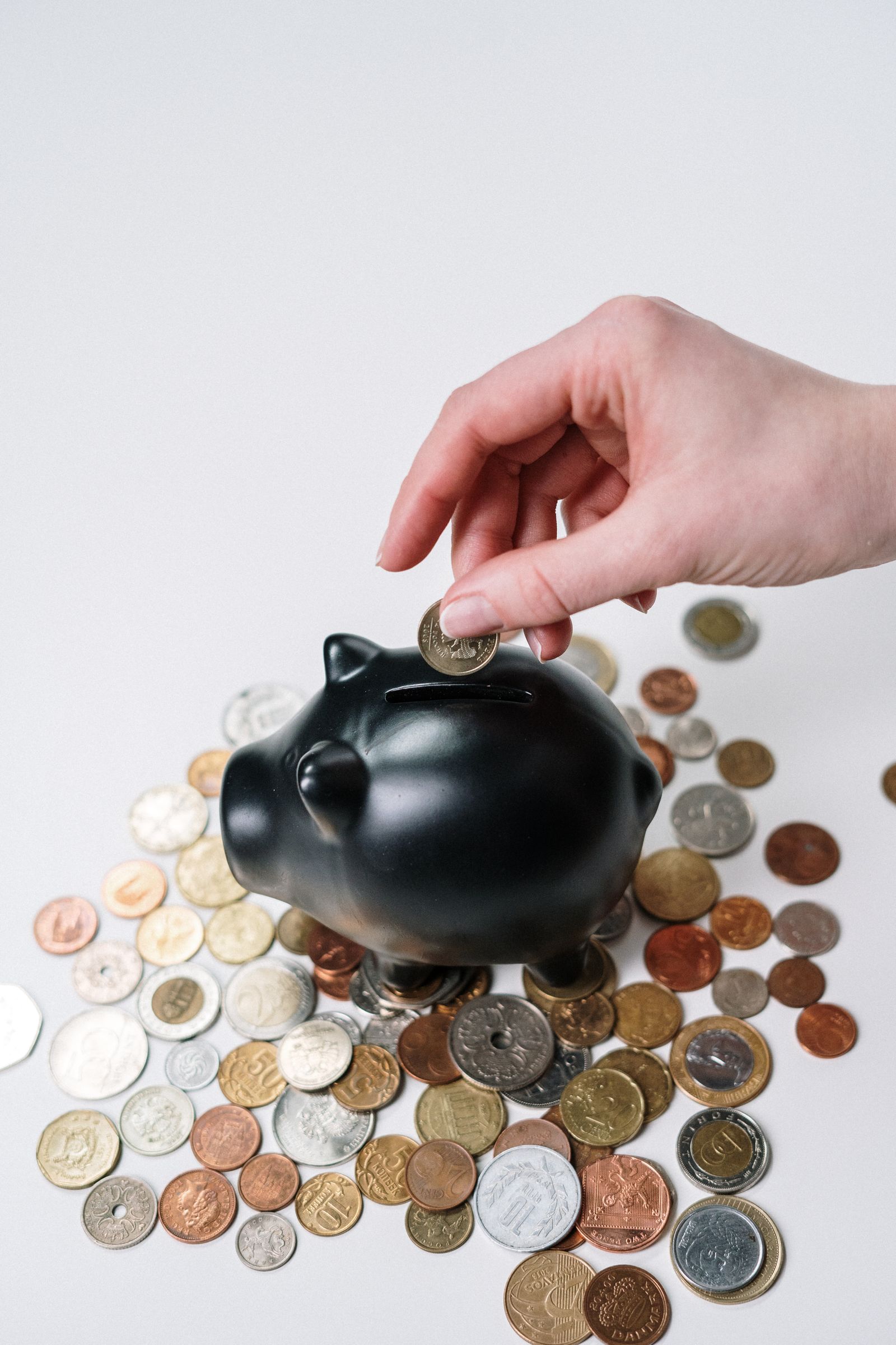 Cheapest Way to Book a Flight: 9 Money-Saving Tips