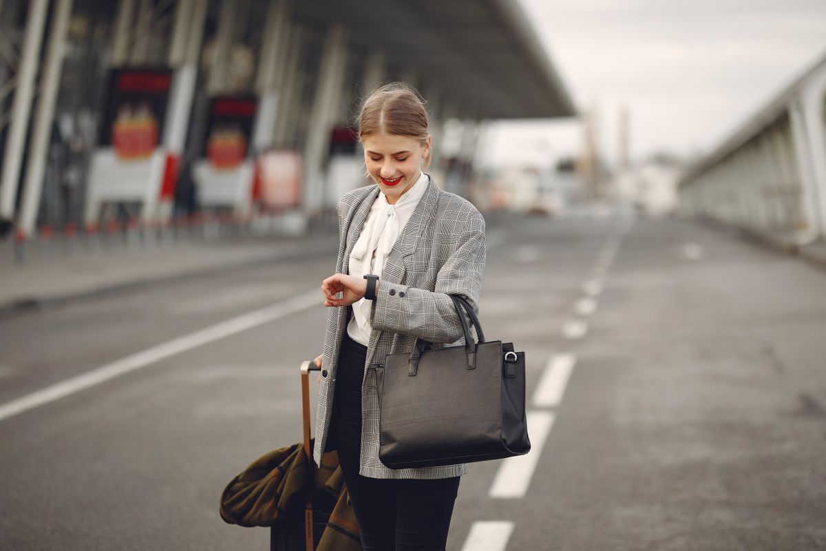 Booking a Flight Within 6, 12, or 24 Hours: A Phone Booking Guide